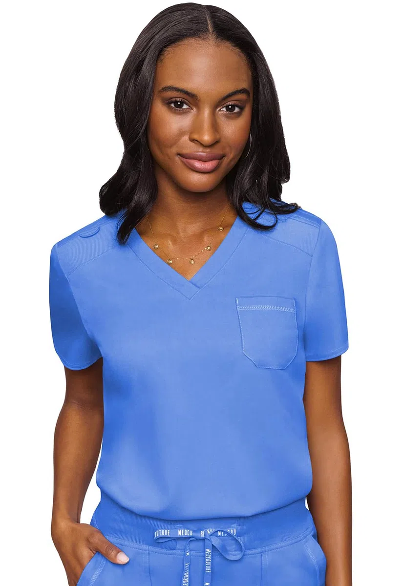 Med Couture Conjunto de uniforme médico para mujer con cuello en V MC7448 y pantalones elásticos en 2 direcciones 7710, Ciel- XS Top/S Tall Pant