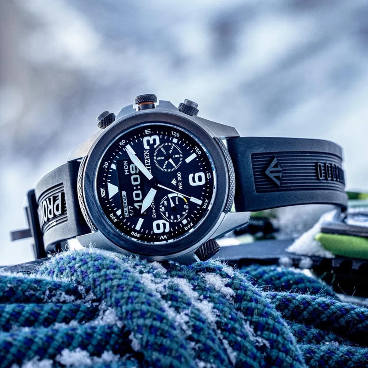 CITIZEN Promaster JV1007-07E Eco-Drive - Reloj solar analógico y digital para hombre con correa de silicona, Deportes