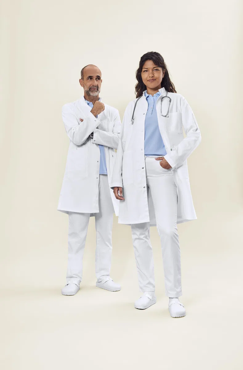 GREIFF Care 5026 - Bata de laboratorio unisex con cuello alto, tira de botones ocultos, 3 bolsillos, funda para teléfono móvil y lazo para llaves, ideal para enfermería, clínica y práctica