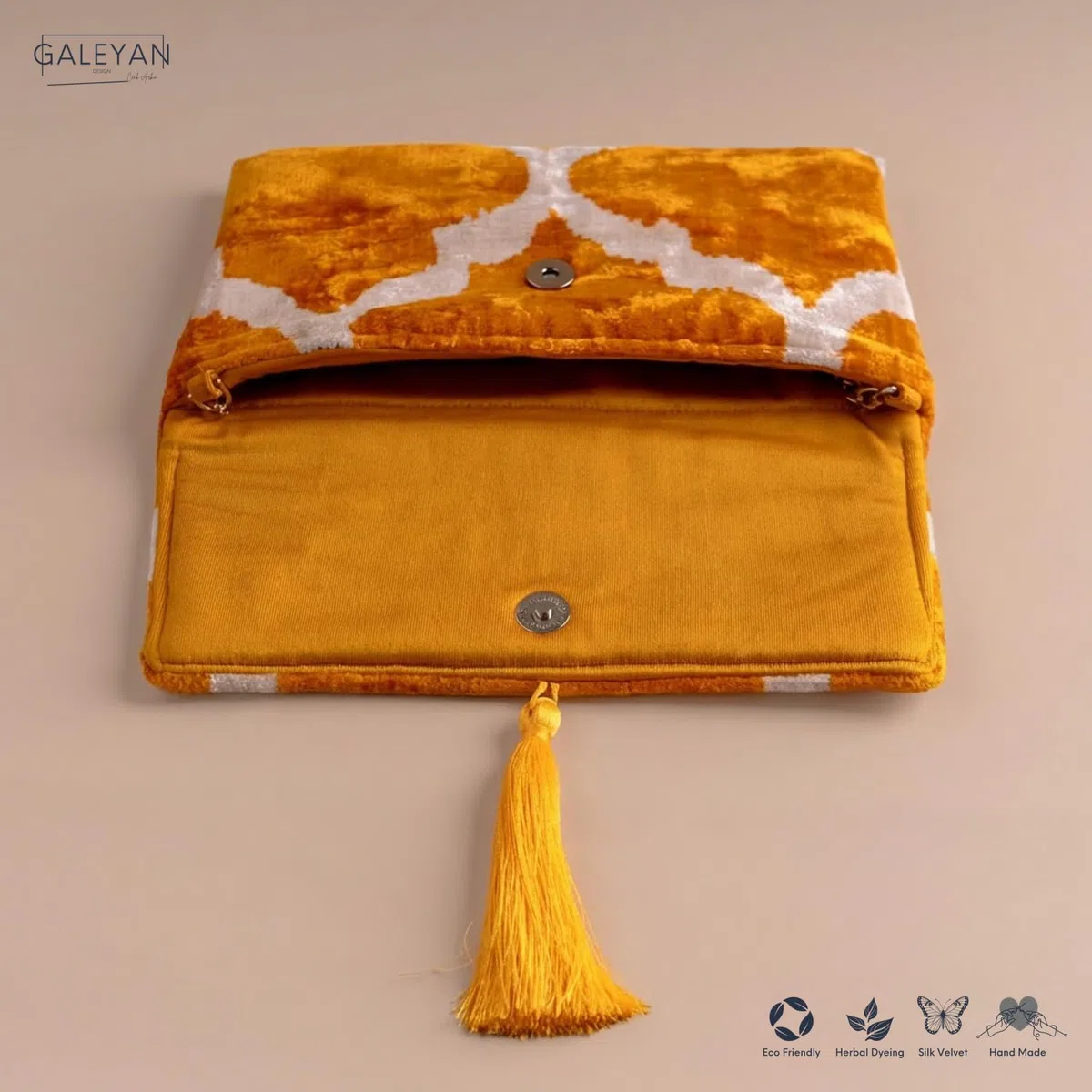 Bolso Ikat de terciopelo de seda hecho a mano, estilo sobre, diseño bohemio, patrón étnico, opción de correa de cadena, bolso de mano de fiesta de noche, bolso de mano premium, blanco roto
