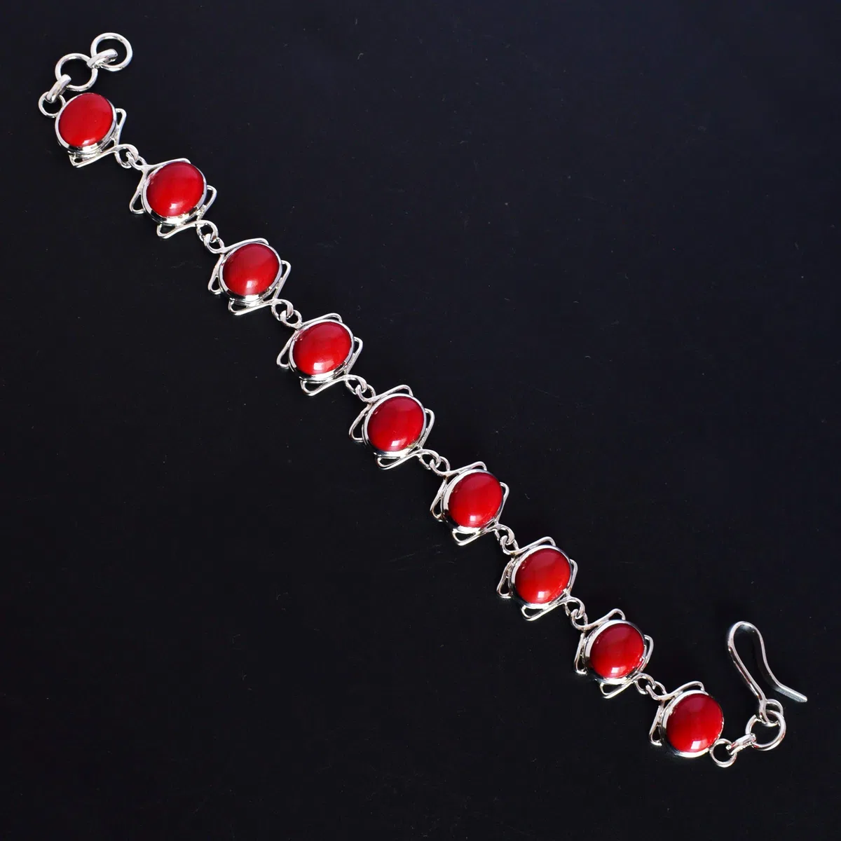 Pulsera de plata de ley 925 con piedra roja chapada en rodio blanco, ovalada de 8 x 10 mm, cierre de bisel de cabujón de piedras preciosas rojas, joyería para mujer