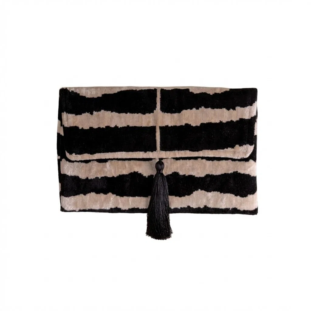 Bolso Ikat de terciopelo de seda hecho a mano, estilo sobre, diseño bohemio, patrón étnico, opción de correa de cadena, bolso de mano de fiesta de noche, bolso de mano premium, blanco roto