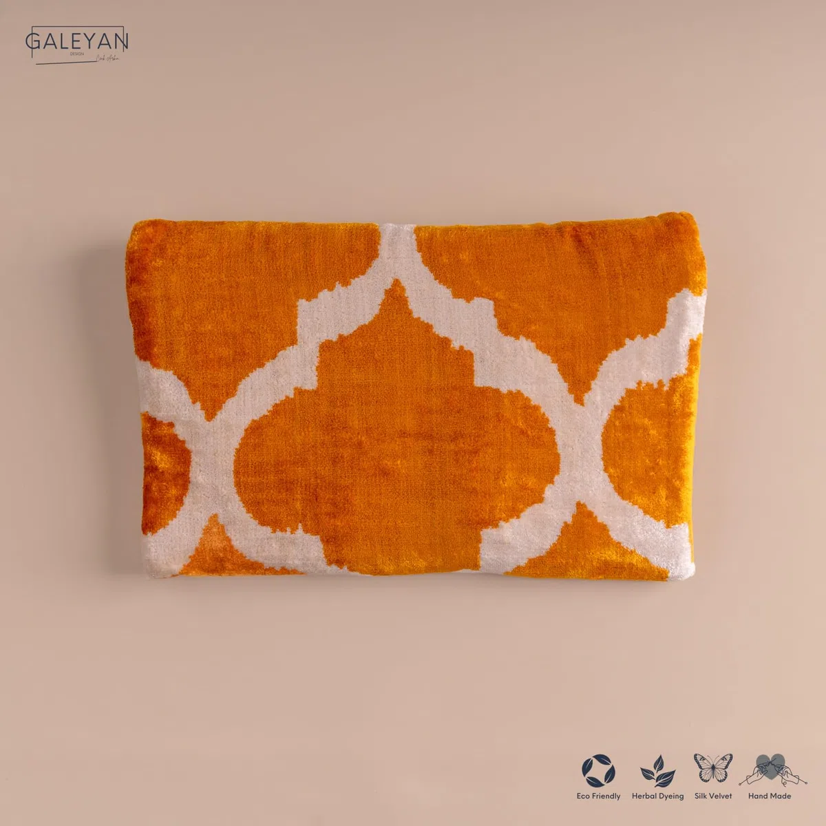 Bolso Ikat de terciopelo de seda hecho a mano, estilo sobre, diseño bohemio, patrón étnico, opción de correa de cadena, bolso de mano de fiesta de noche, bolso de mano premium, blanco roto