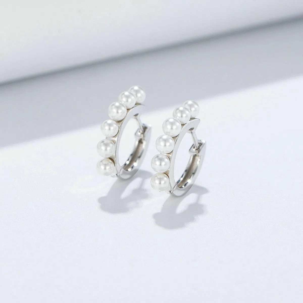 Wycian Pendientes de aro de oro de 18 quilates para mujer, aro con perlas, aretes de boda para novias
