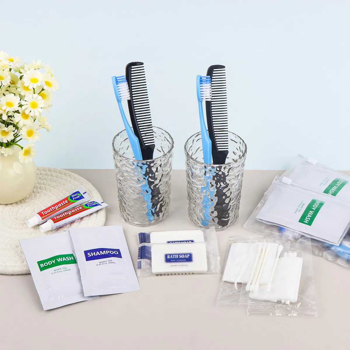 Paquete de 25 kits de aseo básicos, kit de higiene a granel, empaquetado individualmente, suministros de paquete de cuidado para personas sin hogar, kit de aseo de tamaño de viaje para hombres y
