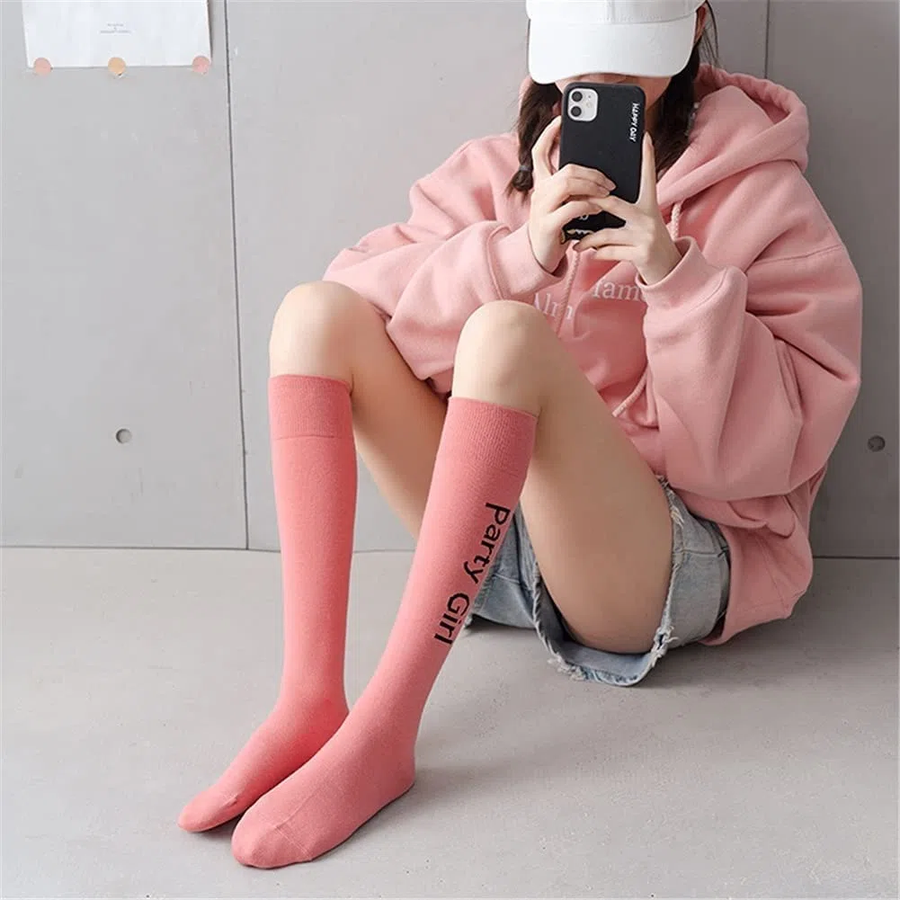 4 Pares de Calcetines con Letras for Mujer, Calcetines de Tubo Alto, Calcetines de Pantorrilla, Calcetines Deportivos de Calle de Tendencia de algodón, Estilo de Tendencia