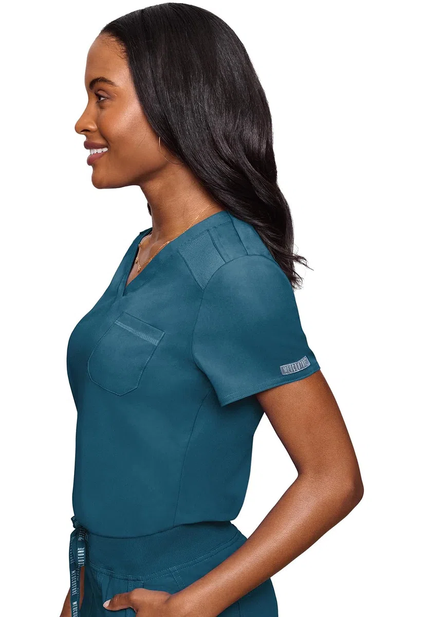 Med Couture Conjunto de uniforme médico para mujer con cuello en V MC7448 y pantalones elásticos en 2 direcciones 7710, Caribe, talla XS y pantalón pequeño XS