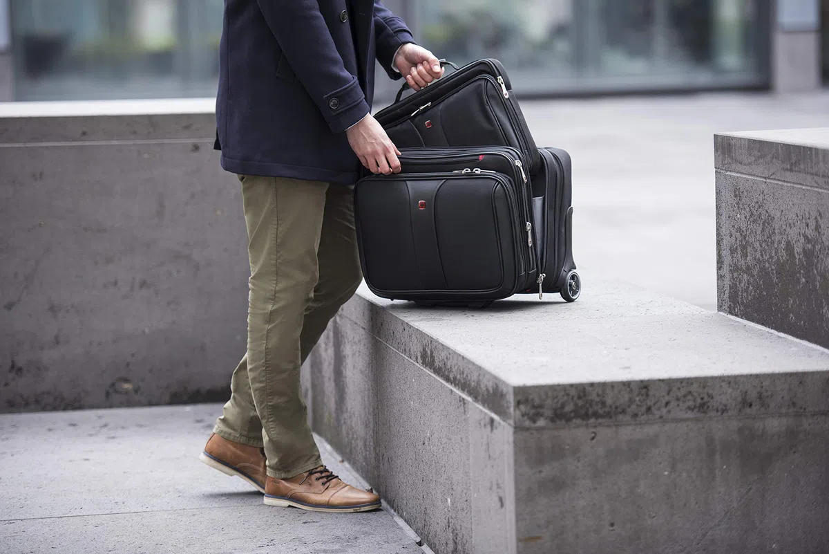 Wenger Patriot Maletín de 2 Piezas para portátil de hasta 17 Pulgadas, Funda extraíble para portátil de 15,6 Pulgadas, 25 l, Mujer Hombre, Oficina Viajes Negocios, Negro, 600662