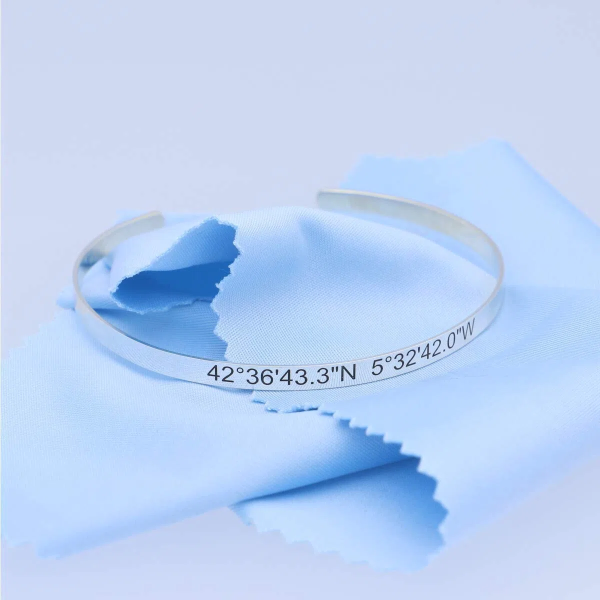 Pulsera Brazalete para Hombre y Mujer en Plata de Ley - Pulsera ideal para Grabar y Personalizar Mensajes, nombres, coordenadas - Pulsera de aro Unisex