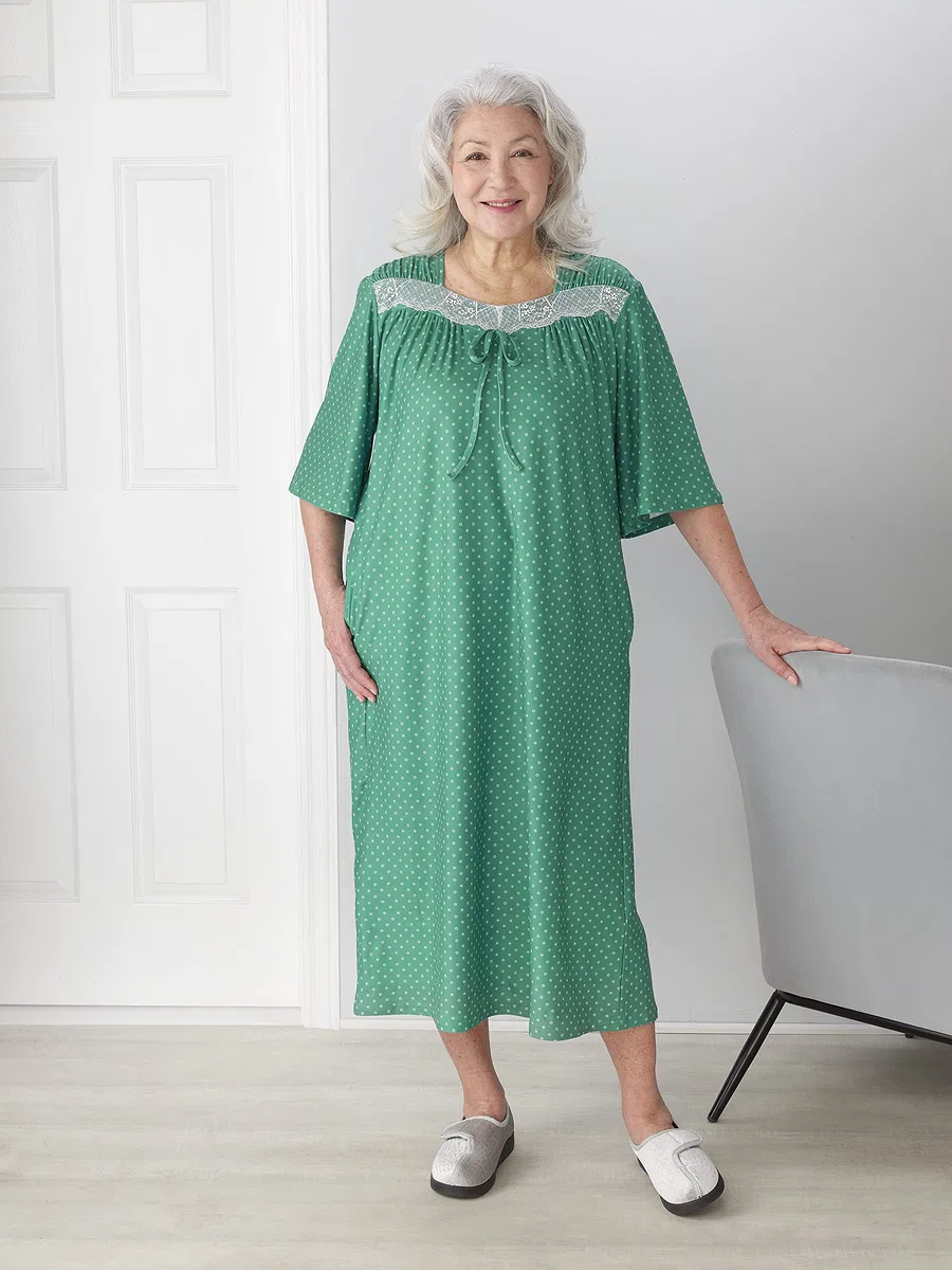 Camisón de encaje adaptativo con espalda abierta para mujer - No Peek Hospital Vestido para personas mayores, Azul marino, M