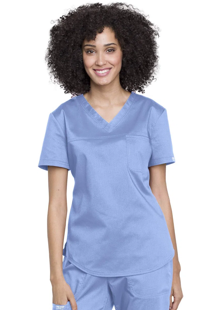Cherokee Conjunto de uniforme médico para mujer con cuello en V, WW657 con pantalón médico de tiro medio y pierna cónica con cordón WW105, Ciel- 2XL Top / 2XL Petite Pant