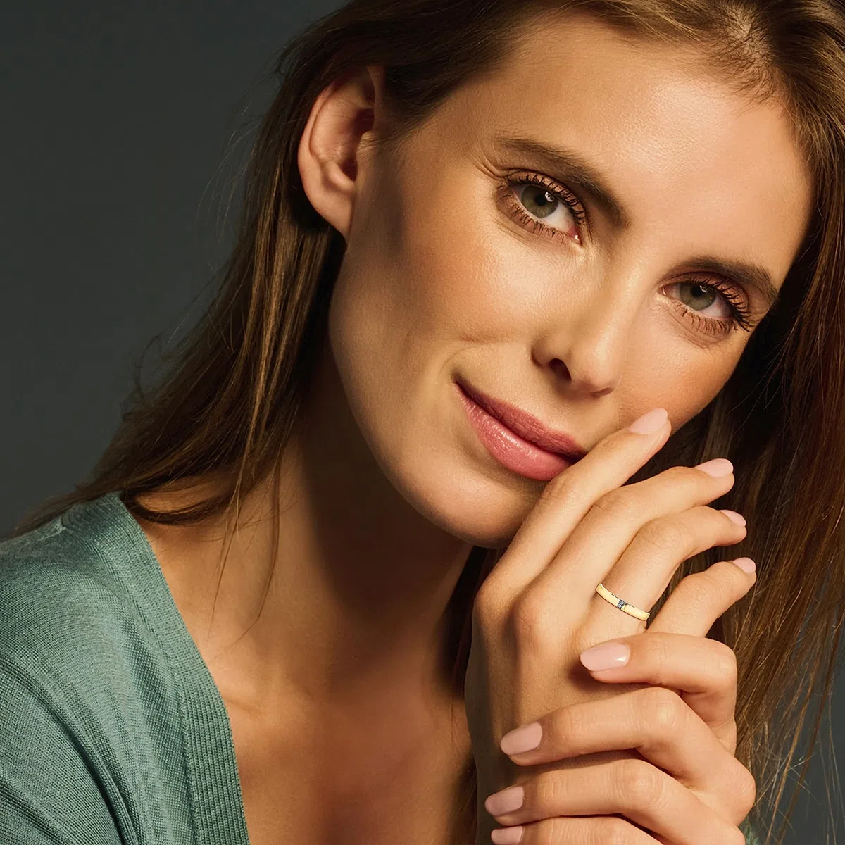 MIORE Anillo Mujer en Oro Amarillo 9K 375 con Diamantes Naturales Anillo de Compromiso Sofisticado y Atemporal Joyería Fina presentada en Estuche de Regalo Detalle Ideal para Mujer