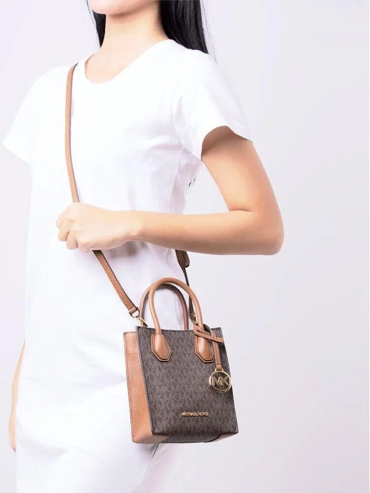 Michael Kors Mercer - Bolso cruzado de piel granulada extra pequeño