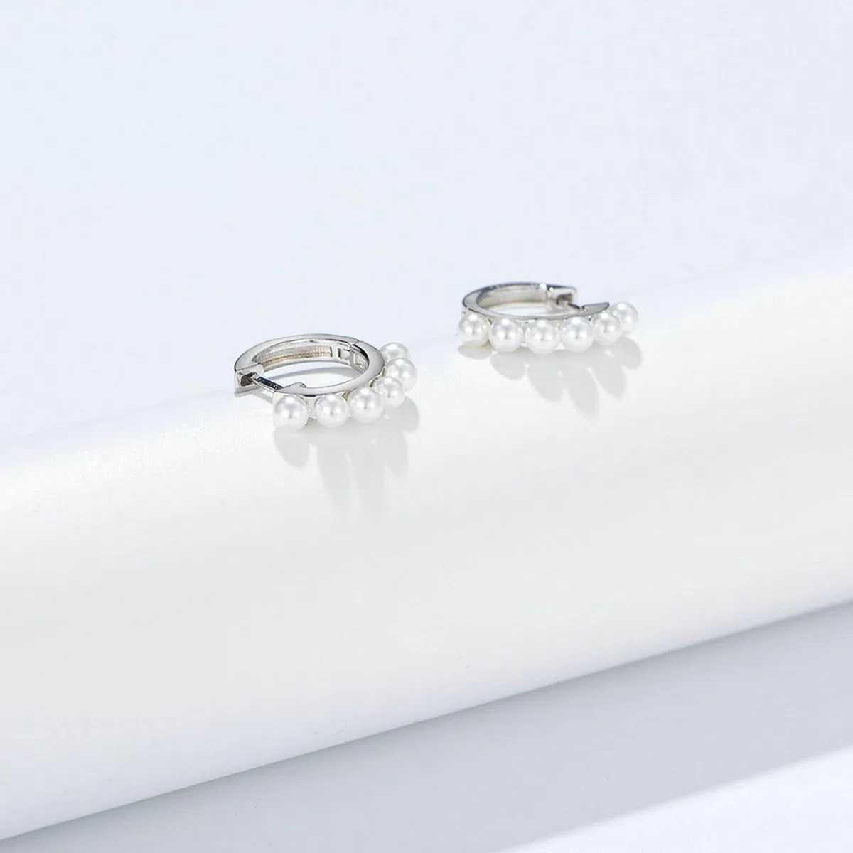 Wycian Pendientes de aro de oro de 18 quilates para mujer, aro con perlas, aretes de boda para novias
