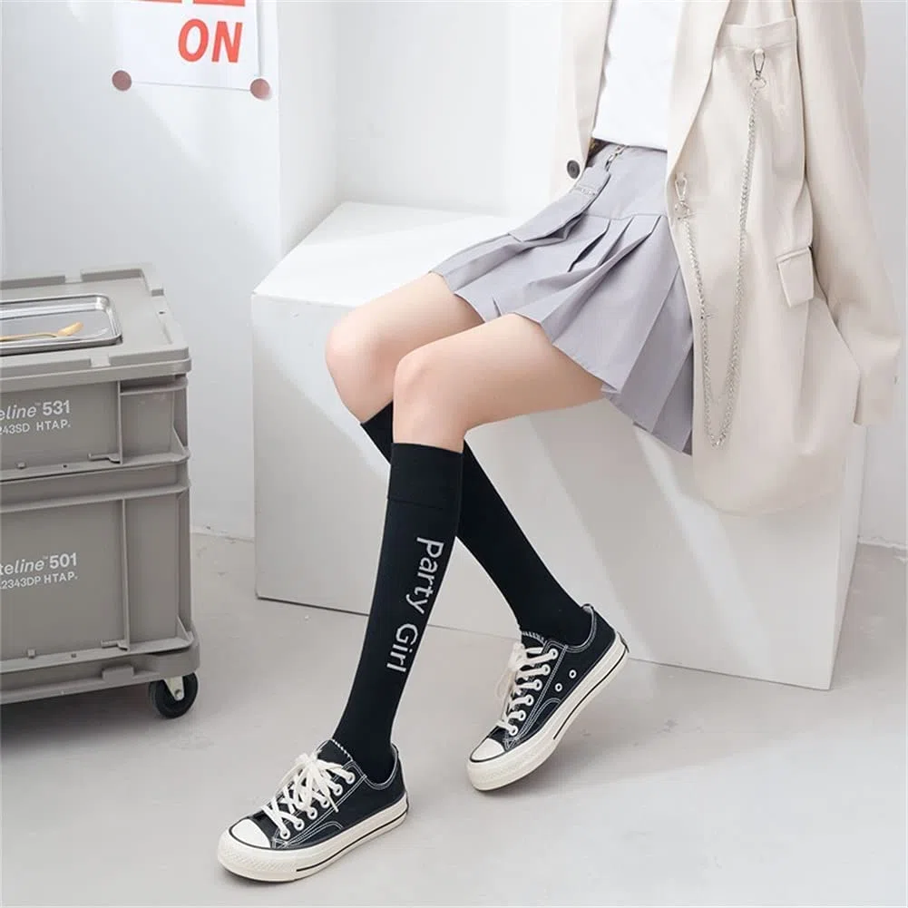 4 Pares de Calcetines con Letras for Mujer, Calcetines de Tubo Alto, Calcetines de Pantorrilla, Calcetines Deportivos de Calle de Tendencia de algodón, Estilo de Tendencia
