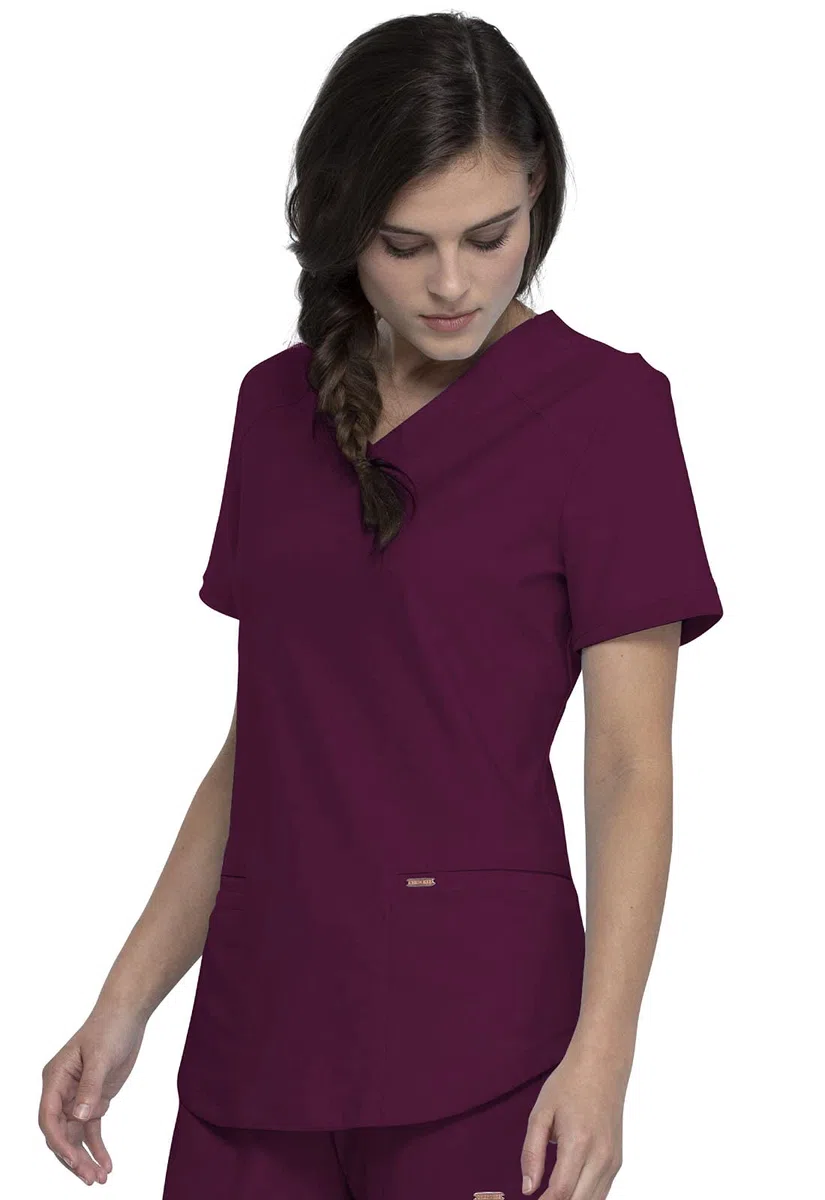 Cherokee Conjunto de uniforme médico para mujer, 7 bolsillos, cuello en V, dobladillo curvado CK840 y pantalón de pierna cónica de tiro medio CK095, color vino, talla XS, pantalón alto
