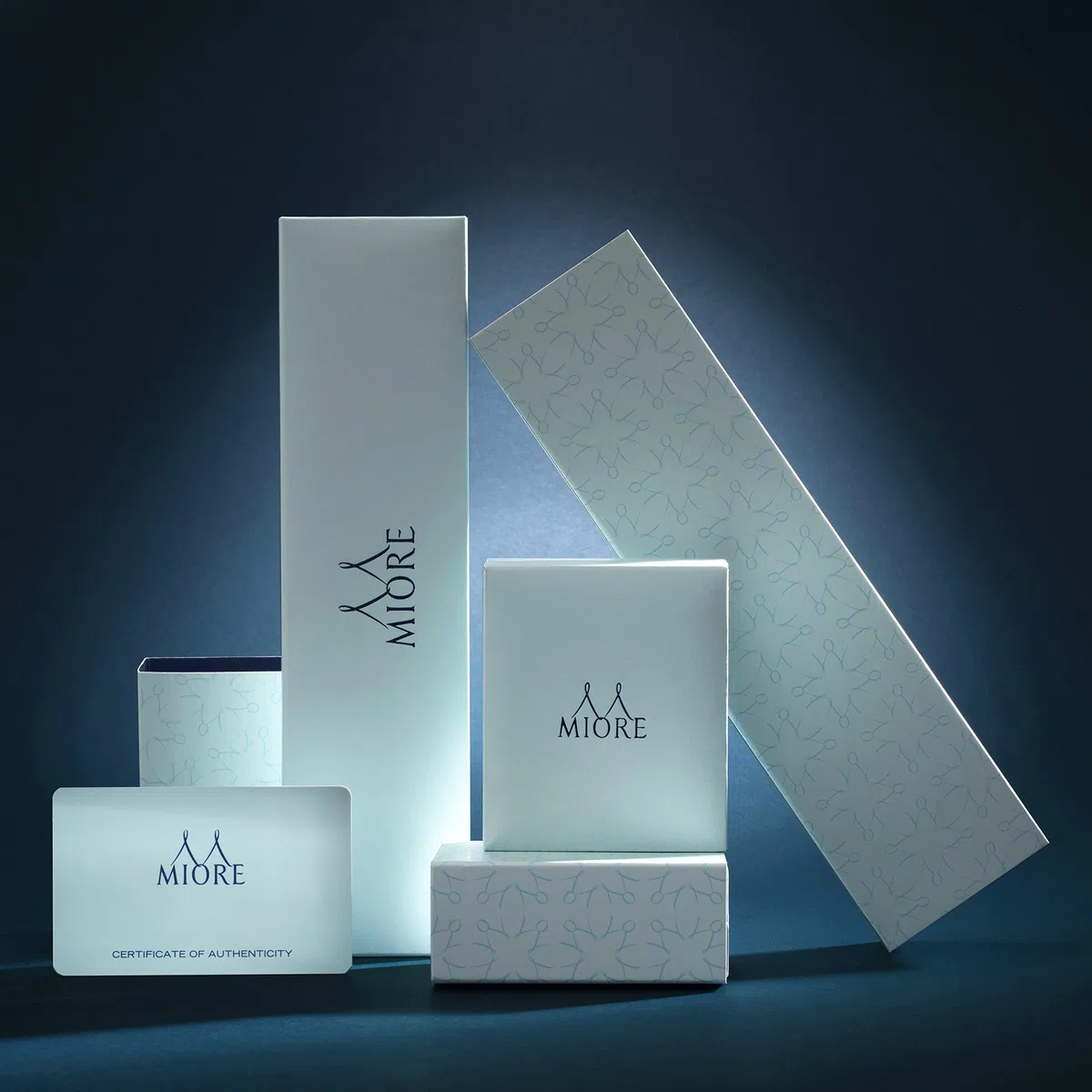 Miore USP031EW - Pendientes de oro blanco de 9 quilates con diamante (.06) con cierre de mariposa a presión