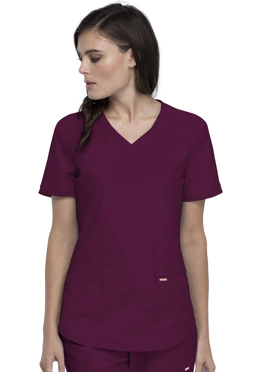 Cherokee Conjunto de uniforme médico para mujer, 7 bolsillos, cuello en V, dobladillo curvado CK840 y pantalón de pierna cónica de tiro medio CK095, color vino, talla XS, pantalón alto