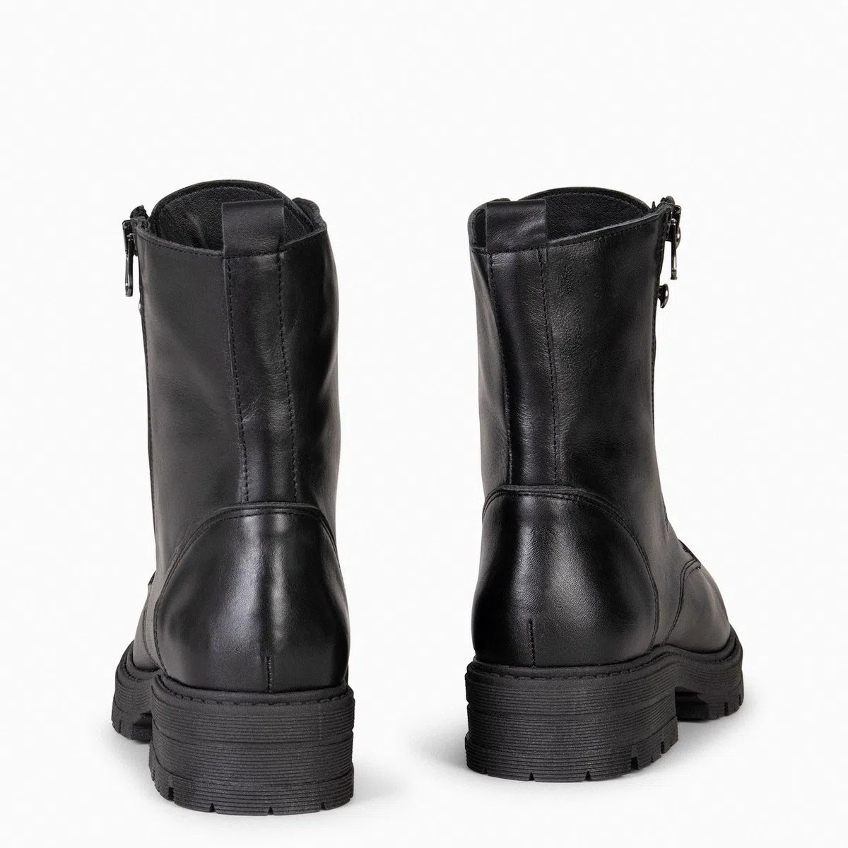 miMaO. Botas militares mujer en piel con piso track y cremallera lateral. Hecho en España