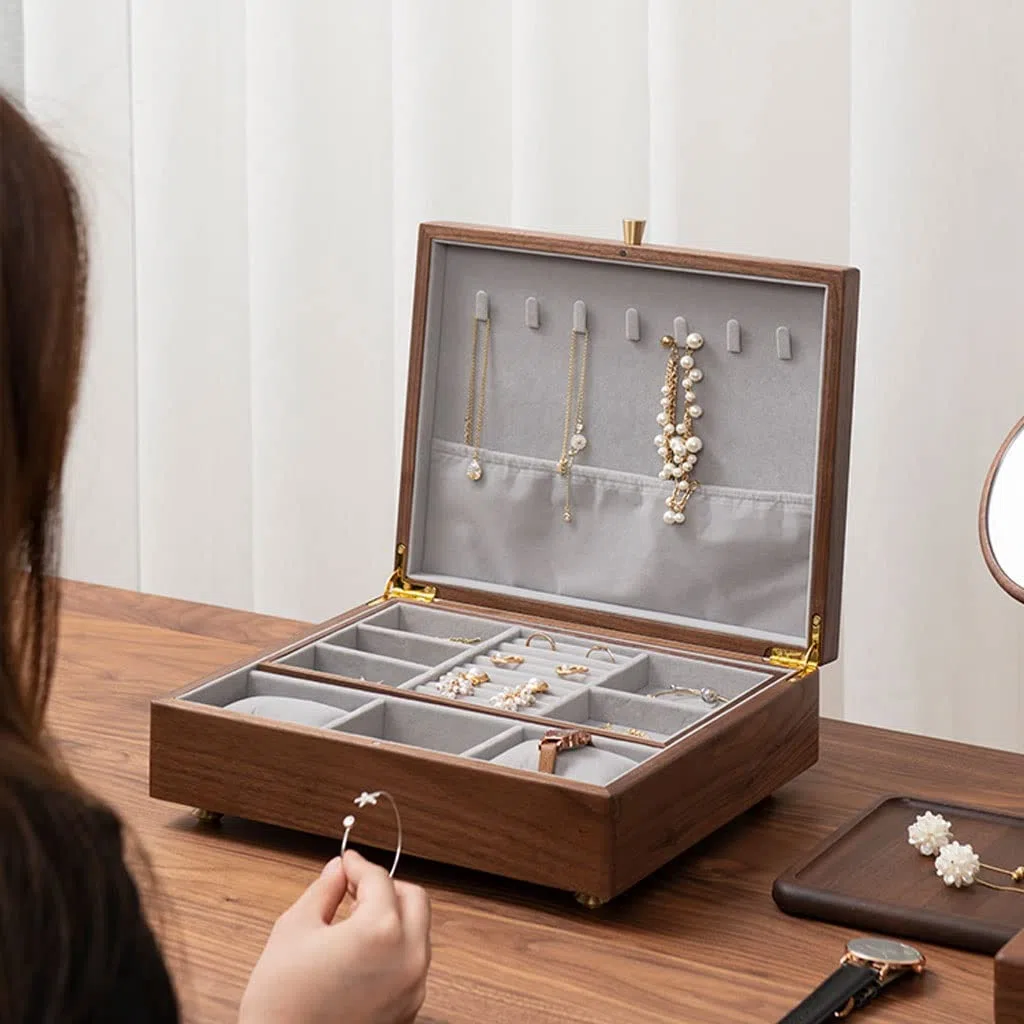 Organizador de joyas Estuche para joyas Caja de almacenamiento de joyas de 11,81 pulgadas Caja de joyería pequeña Caja de nogal negro Se puede almacenar Anillo de exhibición Pulsera Collar Pendie