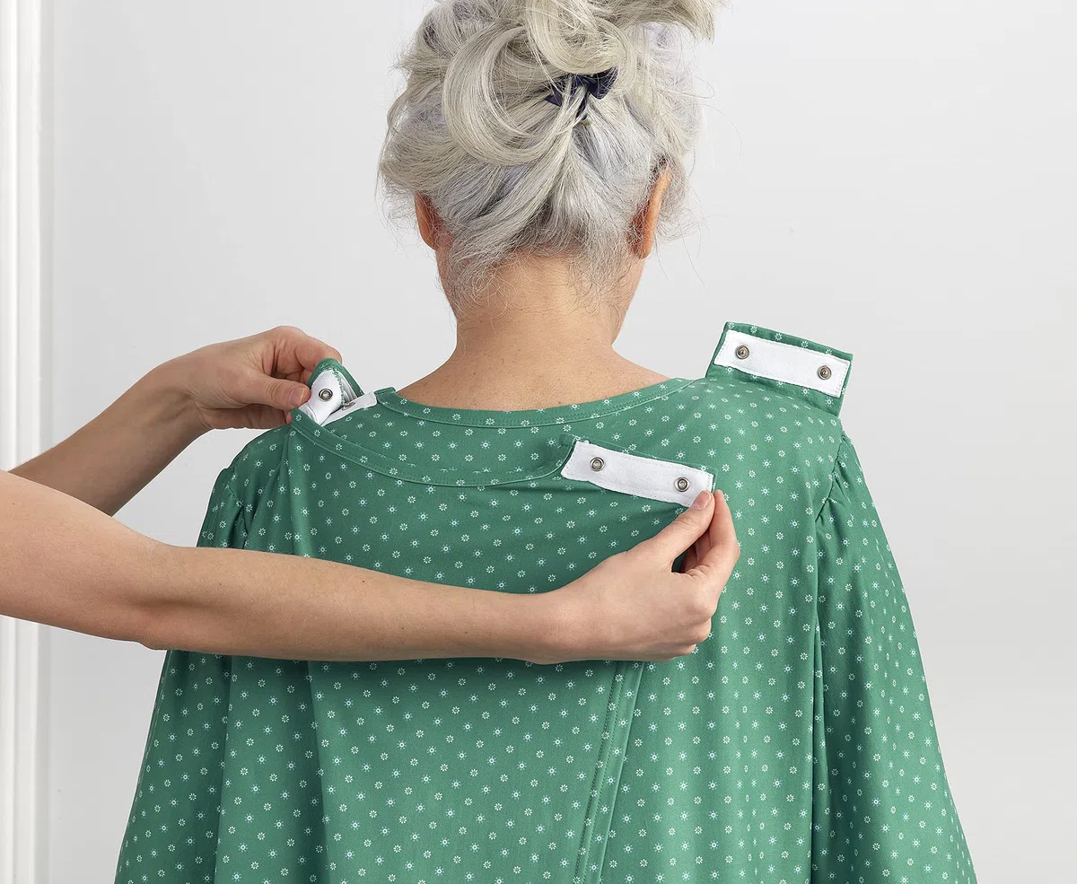 Camisón de encaje adaptativo con espalda abierta para mujer - No Peek Hospital Vestido para personas mayores, Azul marino, M
