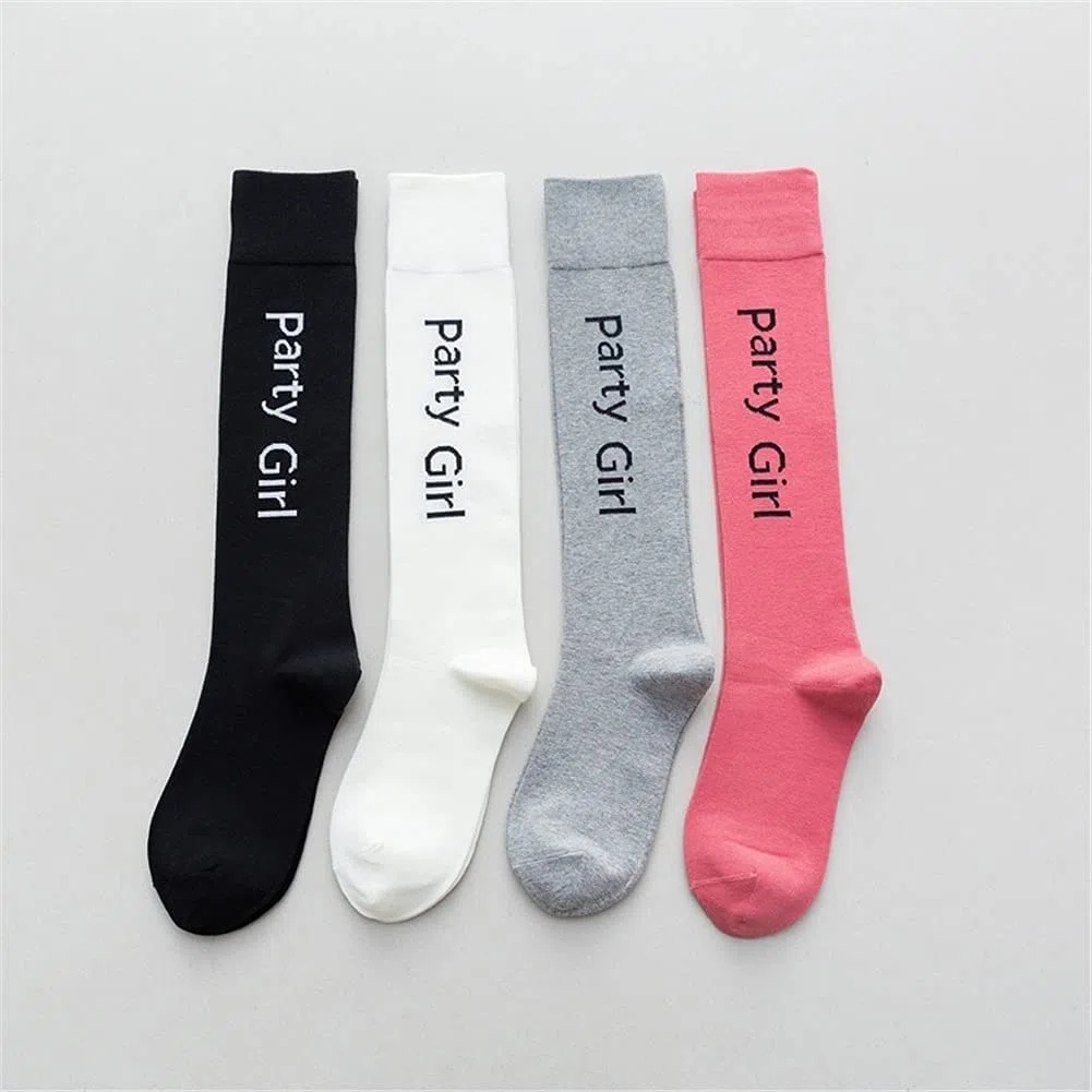 4 Pares de Calcetines con Letras for Mujer, Calcetines de Tubo Alto, Calcetines de Pantorrilla, Calcetines Deportivos de Calle de Tendencia de algodón, Estilo de Tendencia