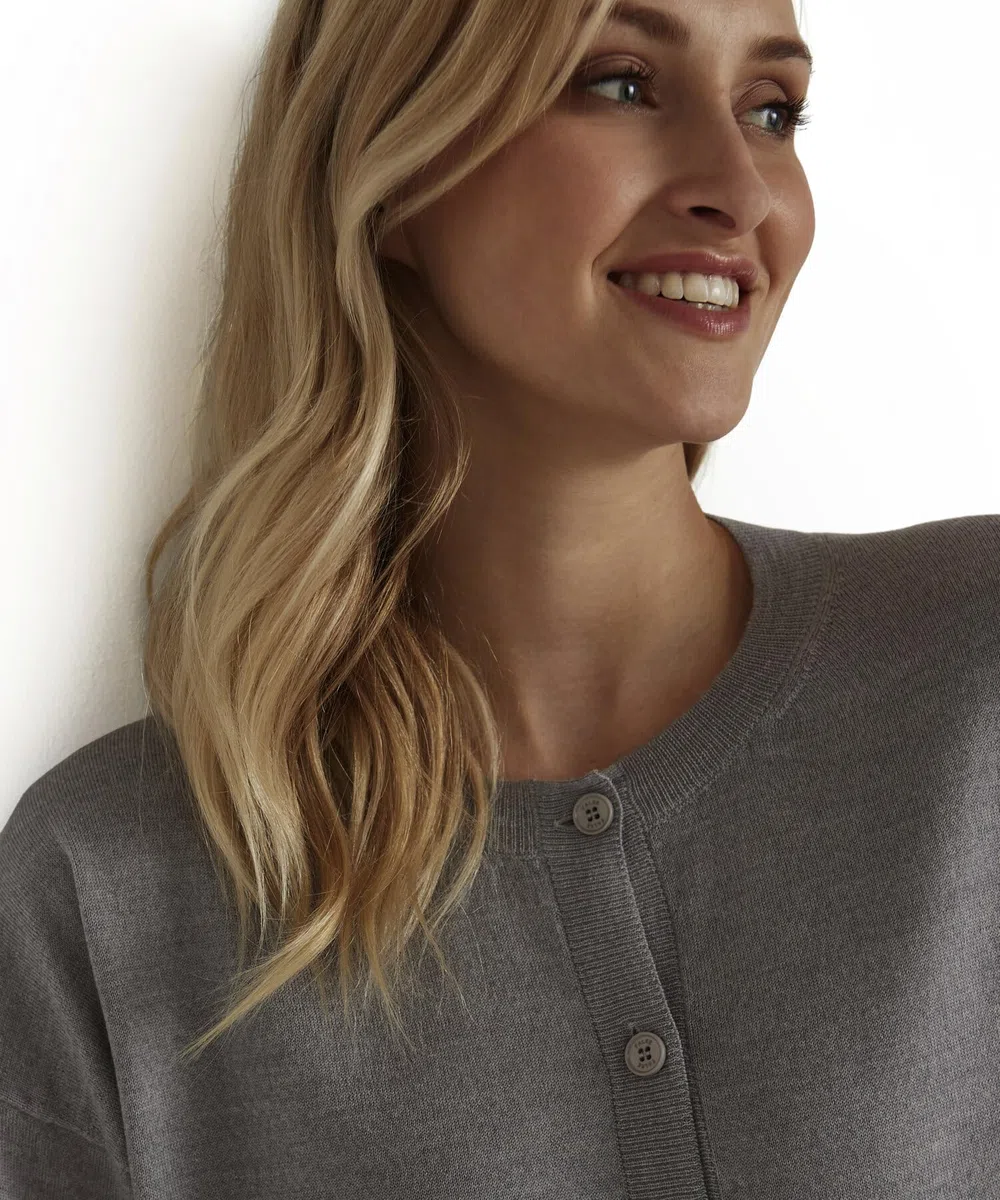 FALKE Mujer Basic New Merino Cardigan suéter cárdigan clásico Suave Elegante para el Trabajo y el Tiempo Libre Transpirable regulación climática antiolor Lana 1 Pieza
