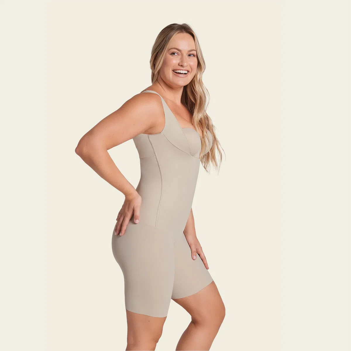 Leonisa TotalSculpt - Moldeador de cuerpo para mujer, indetectable, con control de abdomen en la mitad del muslo