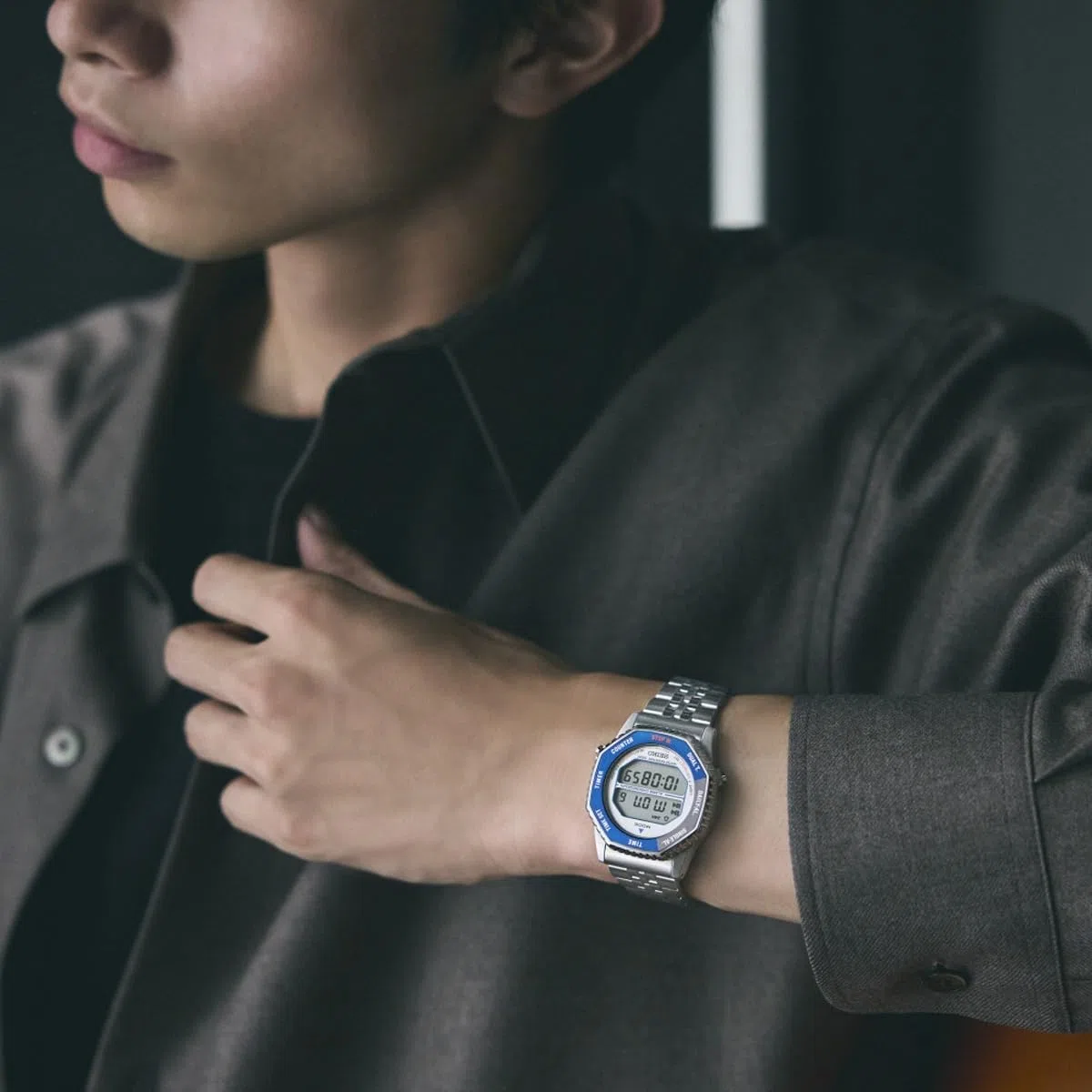 Seiko SMGG21P1 - Reloj Digital para Hombre con Esfera Azul y Plateada y Correa Plateada