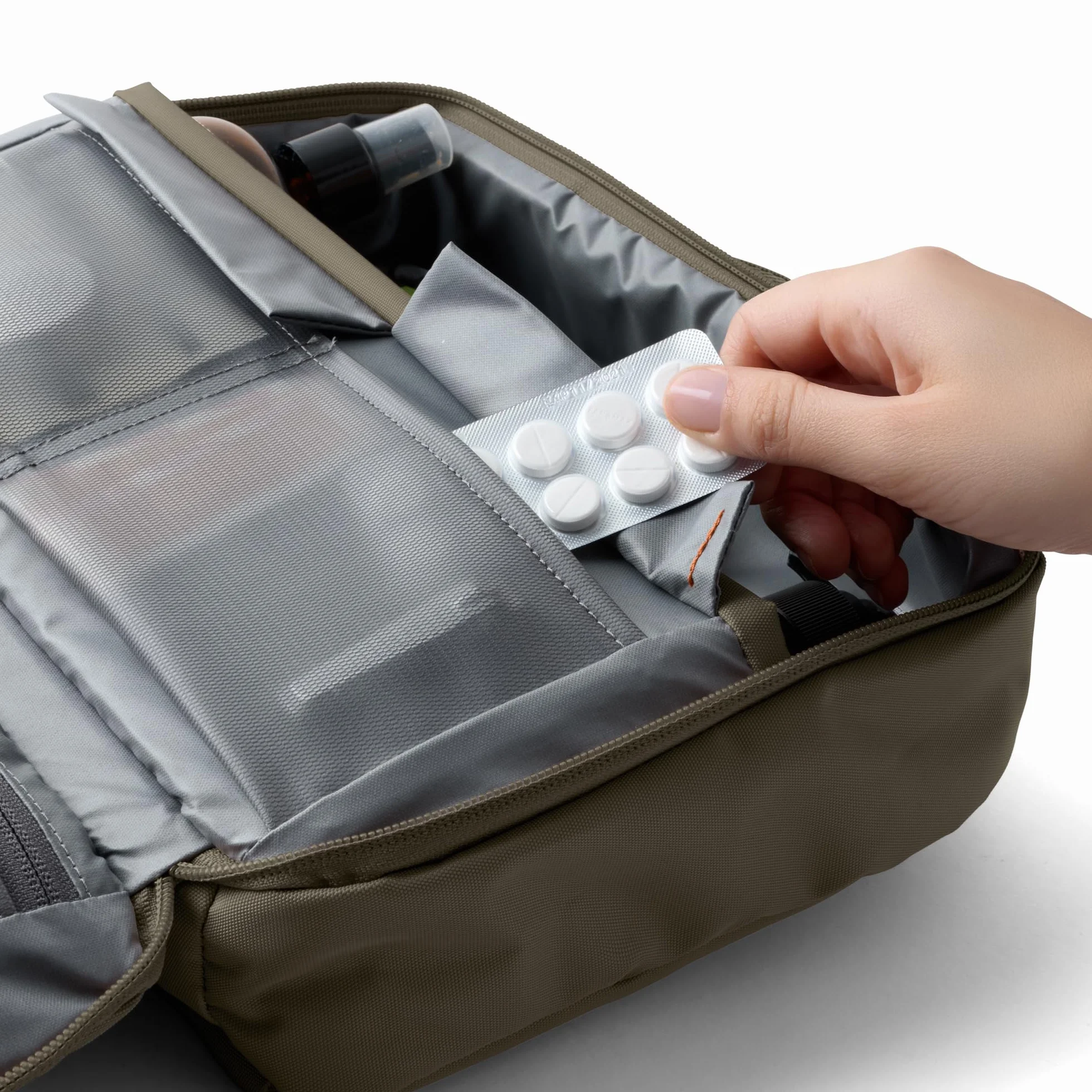 Bellroy Hanging Toiletry Kit Plus 8L, Neceser de Viaje - SeaKelp | Neceser de viaje colgante 8L para tus artículos de aseo y básicos