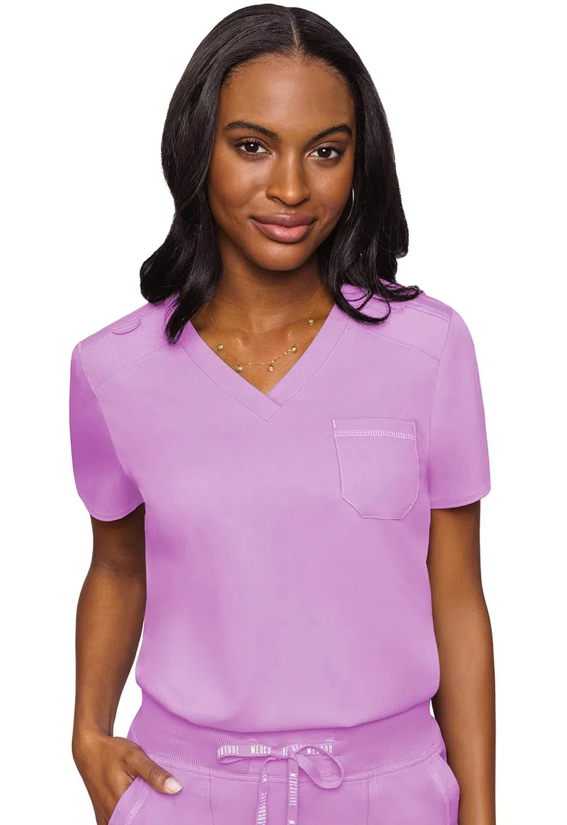 Med Couture Conjunto de uniforme médico para mujer con cuello en V MC7448 y pantalones elásticos en 2 direcciones 7710, lila, camiseta XL / pantalón XL