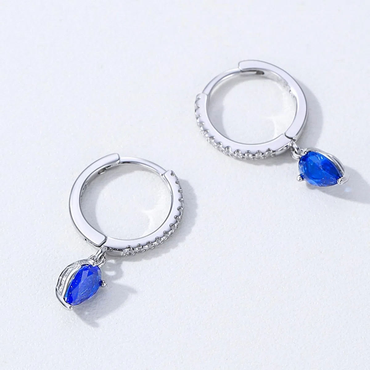 Pendientes de zafiro para mujer, zafiro azul creado y moissanita, aretes de aro dorados para ella, simples