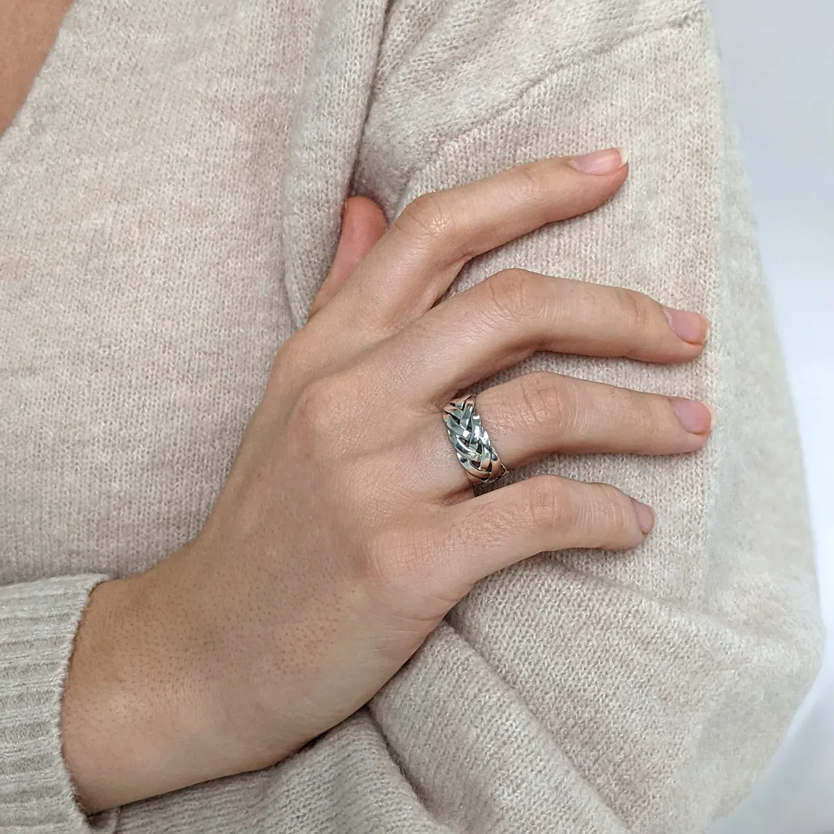 Silverly Anillos de Plata de Ley 925 para Hombre y Mujer | Anillo Trenzado de 7,7mm | Anillos de Banda Ancha para Hombre | Anillos de Boda Gruesos con Banda Tejida | Anillos de Compromiso para Parejas