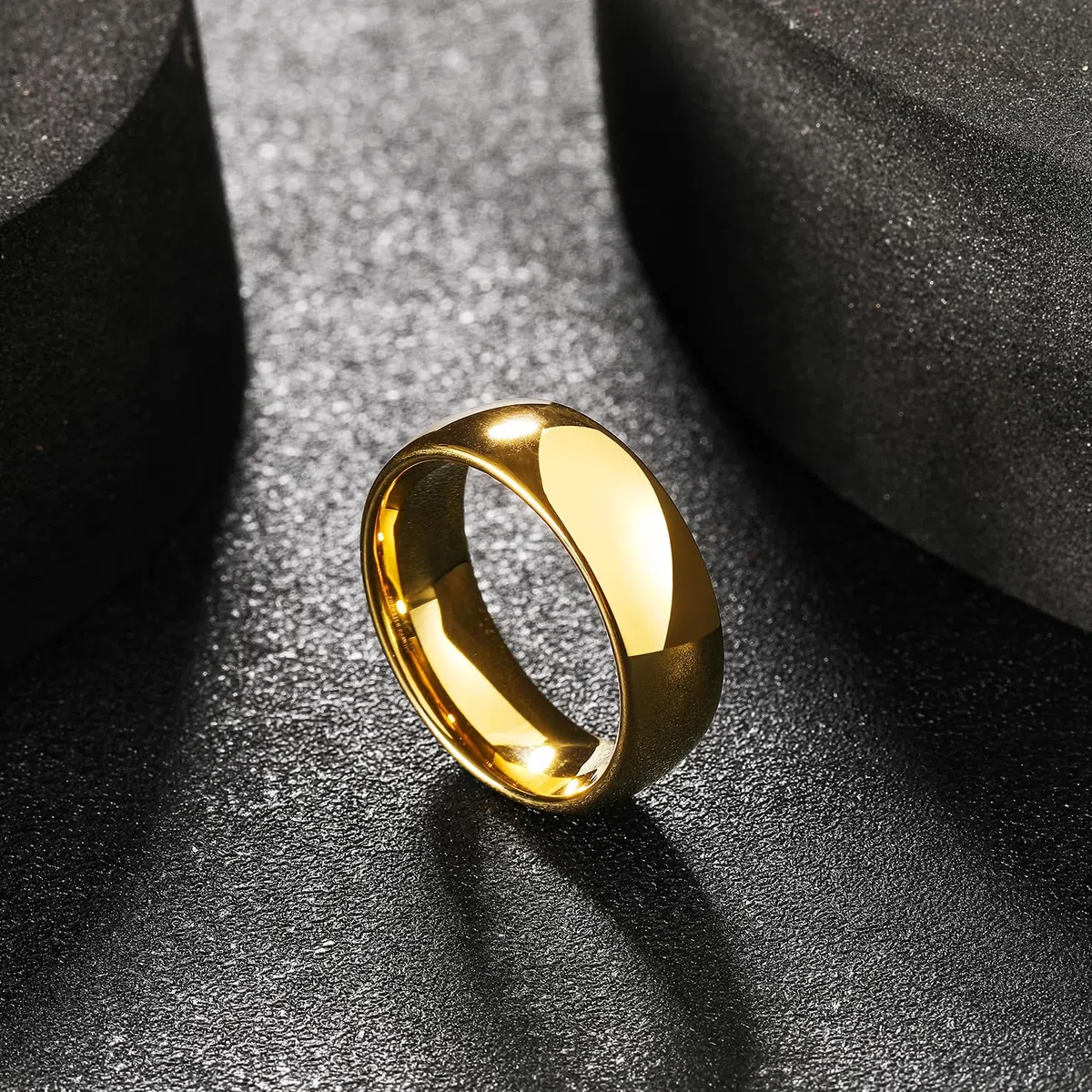 King Will Glory - Anillo de compromiso de carburo de tungsteno chapado en oro de 24 quilates pulido, con un estilo abovedado, de 8 mm