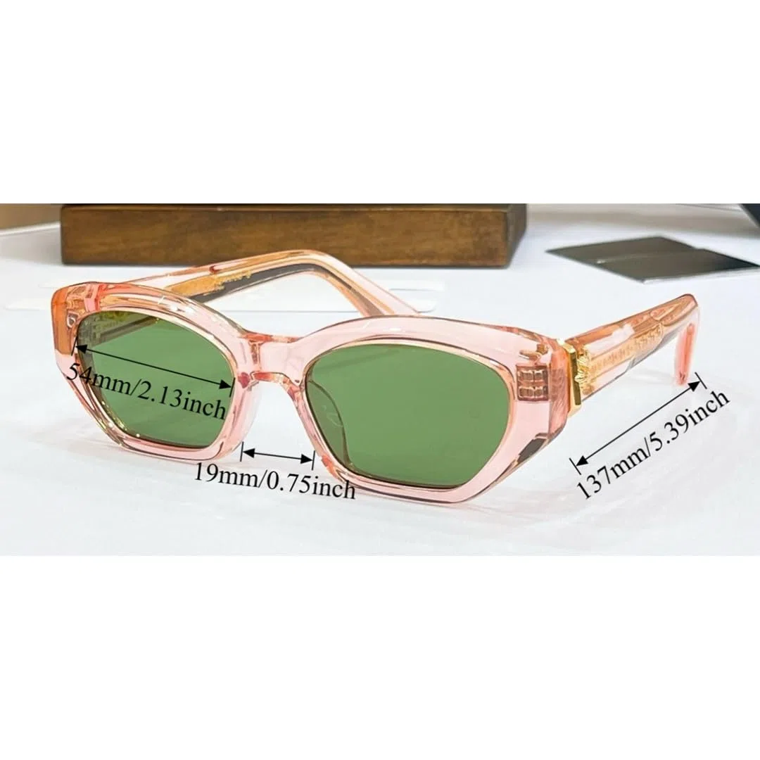 Gafas de sol con montura gruesa de acetato y protección UV400.