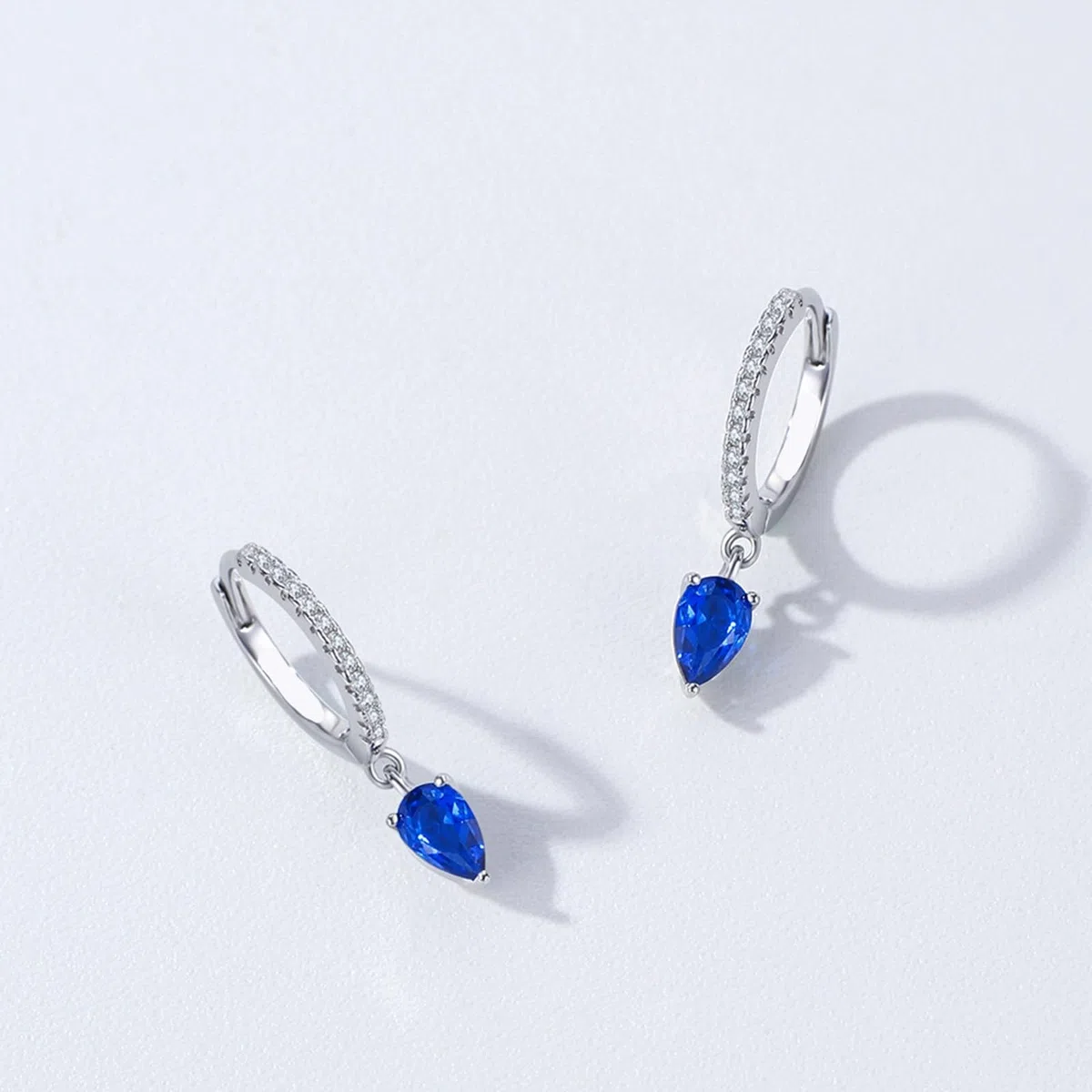 Pendientes de zafiro para mujer, zafiro azul creado y moissanita, aretes de aro dorados para ella, simples