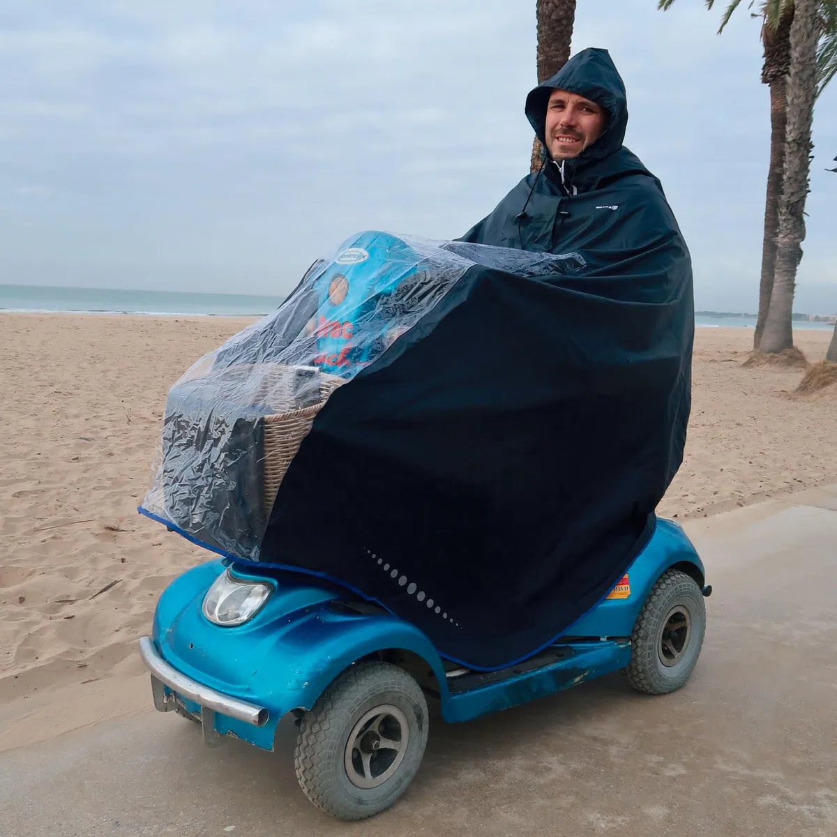 Poncho impermeable para silla de ruedas eléctrica/scooter - chubasquero para silla de ruedas eléctrica - diseño italiano - Talla Eléctrica/Scooter XL (Azul Marino)