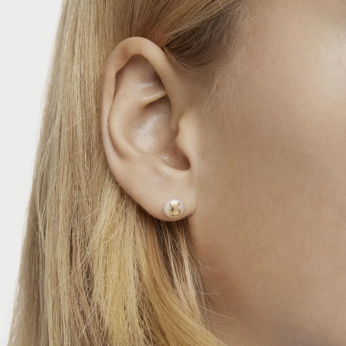 TOUS Pendientes de Oro de 18kt para Bebé con Perla Cultivada 0,6 cm y Motivo 0,45 cm, con Cierre de Rosca, Elegante y atemporal, Colección Icon Pearl